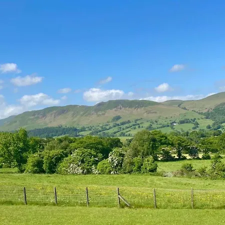 View, Nestles On The Fellside With Walks From The Door Close To Hébergement de vacances *