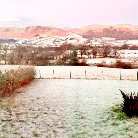Hébergement de vacances View, Nestles On The Fellside With Walks From The Door Close To
